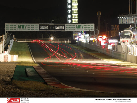 Foto nocturna de la carrera AMV 24 Horas de Montmeló