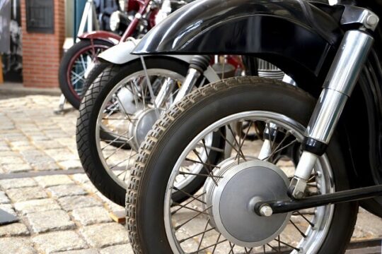 neumáticos y guardabarros para moto
