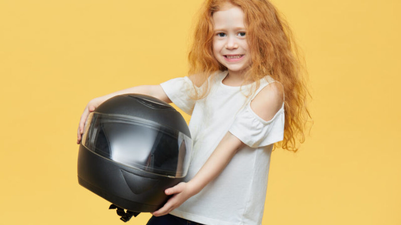 equipar a niños en moto de segura? Blog AMV