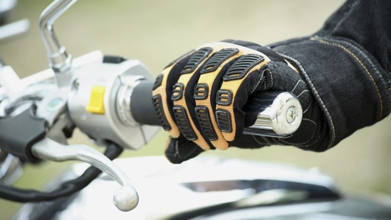 espina auricular enfermedad Los guantes de moto: básicos para tu seguridad - Blog de motos y noticias  del sector