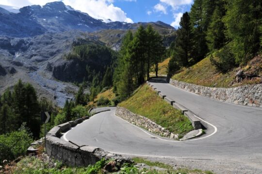 curva de una carretera de montaña